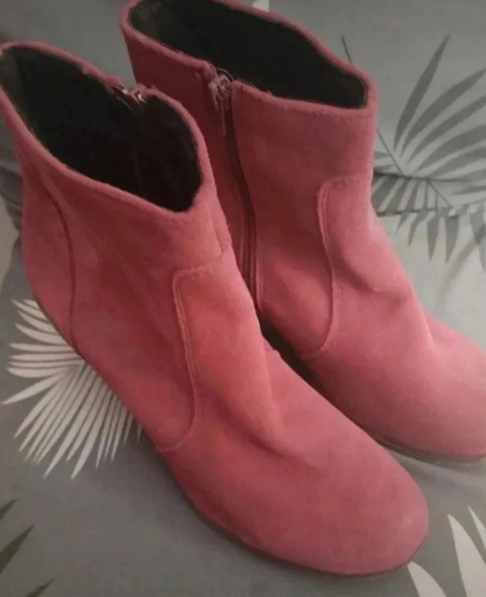Bottines bordeaux, talons 6cm, in extenso P40
Neuves cuir